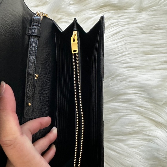 Saint Laurent Grain de Poudre Envelope Wallet on Chain - Picture 7 of 15